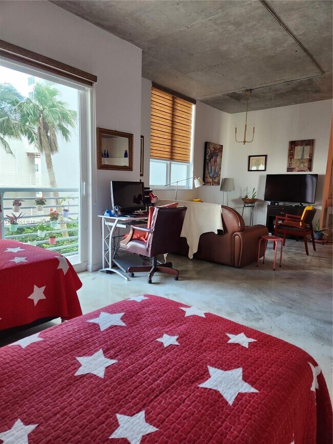 Building Photo - 234 NE 3rd St