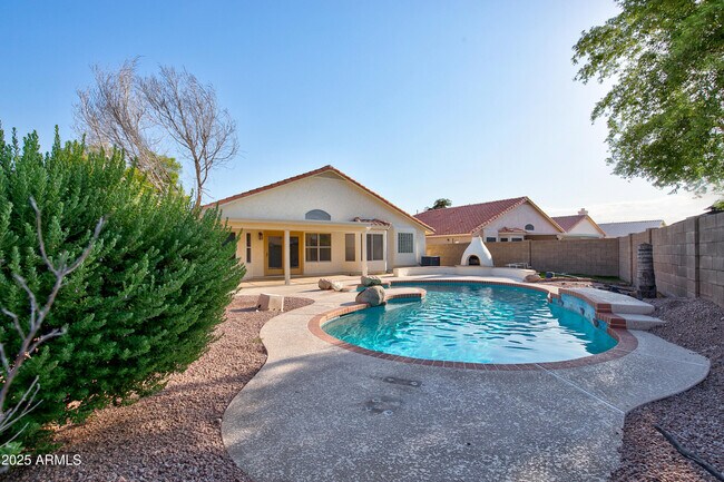 Building Photo - 9859 W Potter Dr