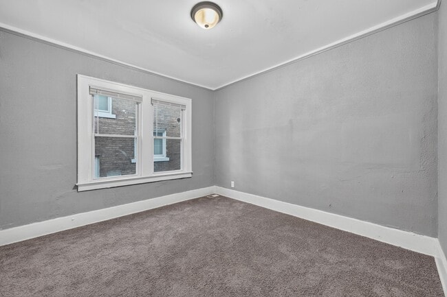 Building Photo - 2025 Calvert Ave