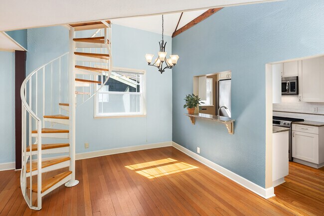 Building Photo - 185 2nd Ave SE