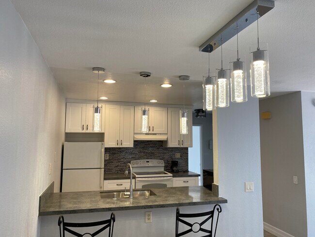 Building Photo - 8324 Regents Rd