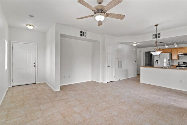 Building Photo - 2 Bedroom Condo Available in September!