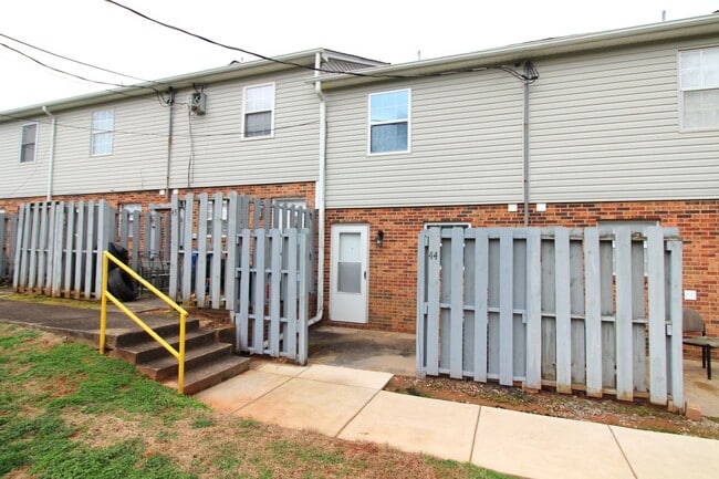 Building Photo - Renovated 2 bedroom Townhome in Belmont!