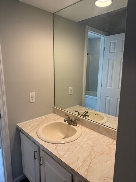 Building Photo - 234 Willow Springs