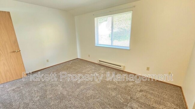 Building Photo - 2641 Stephenson Ave