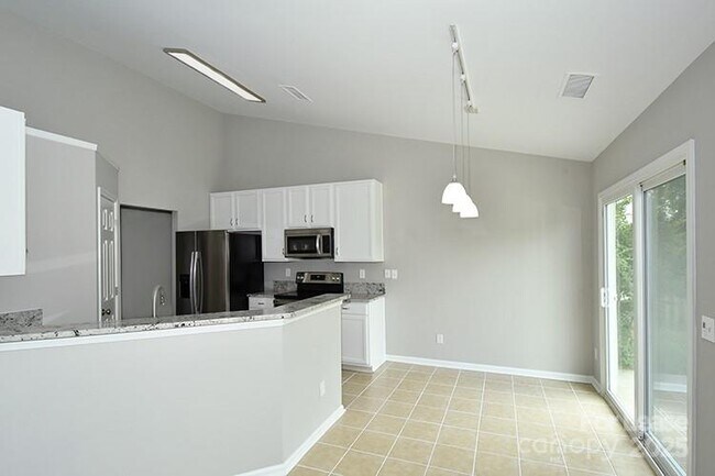 Building Photo - 129 Bosburg Dr
