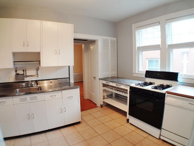 Building Photo - Beautiful 1BR condo in the Highlands