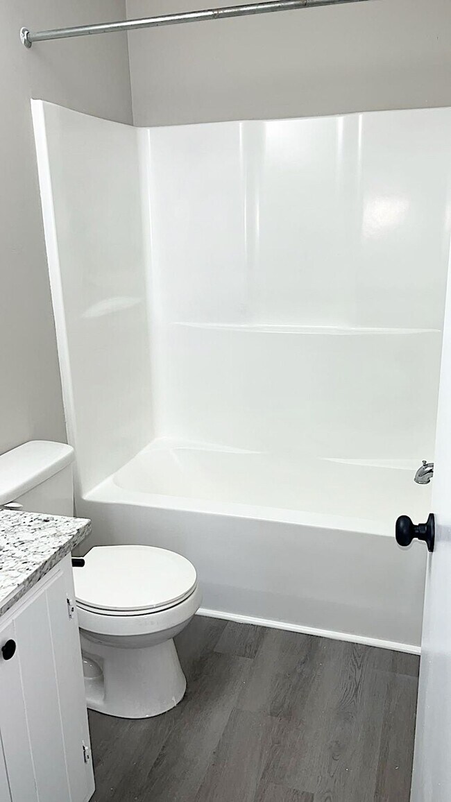 Building Photo - Holiday Special - Dont miss out Call and get it!