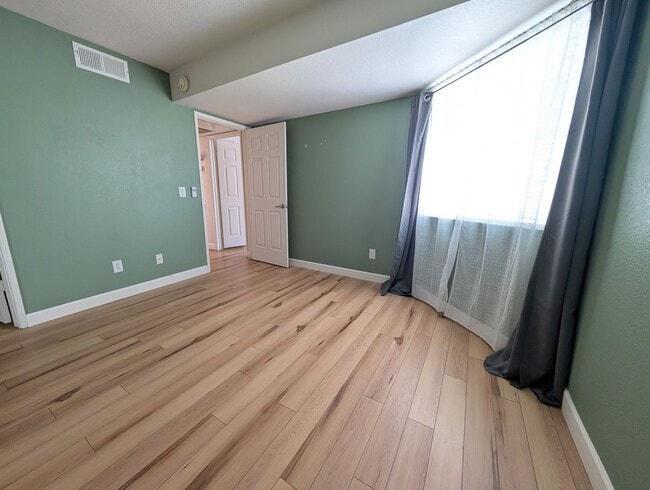 Building Photo - 2 bedroom, 2 Bathroom The Cliffs at North ...