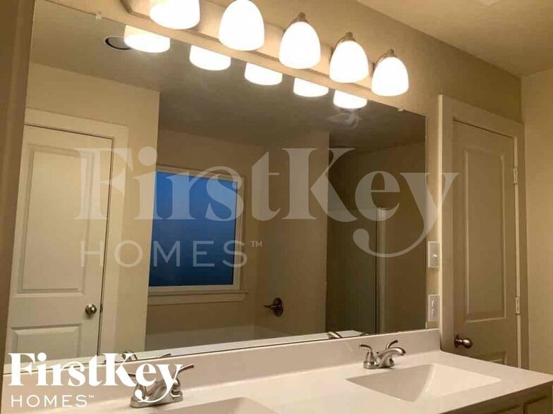 Building Photo - 9923 Rio Doso Dr