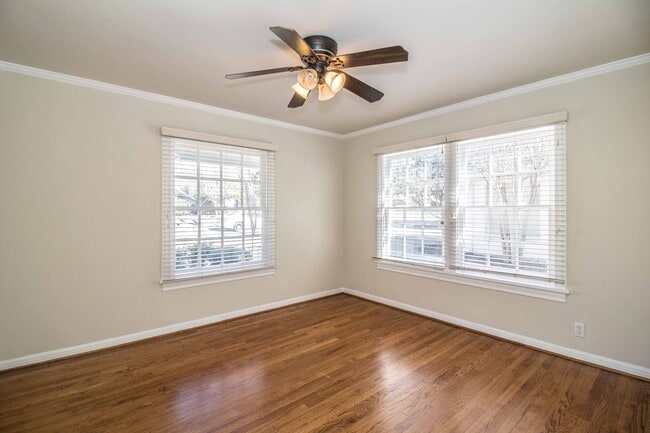 Building Photo - Charming Remodeled Bungalow - Arlington Heights - NEW PICTURES COMING SOON!