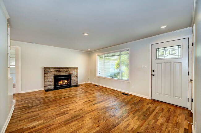 Building Photo - Lynnwood Rambler