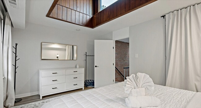 Building Photo - 3590 Water St NW