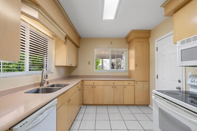 Building Photo - 360 Palmetto St