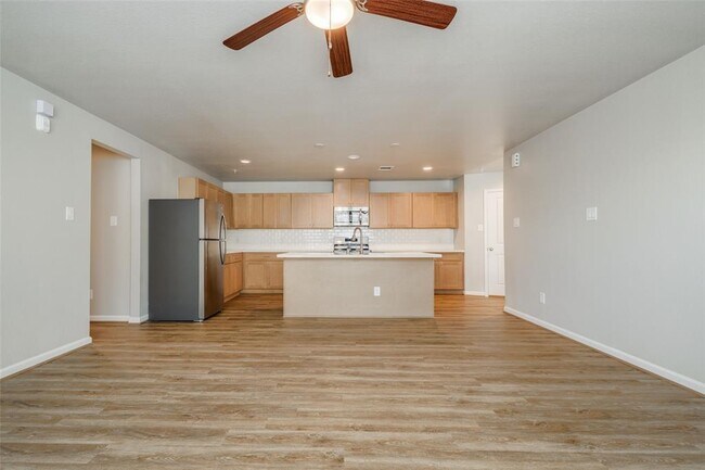 Building Photo - 227 Park Place Cir
