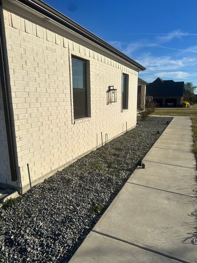 Building Photo - open concept 4bd - rent to own