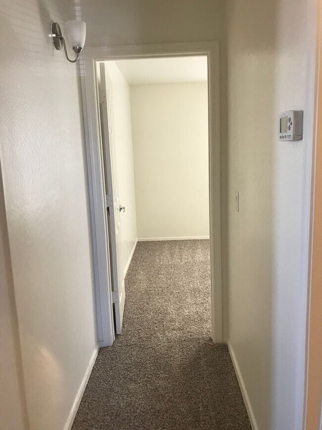 Building Photo - Coming in August Spacious 3br Home in Cort...