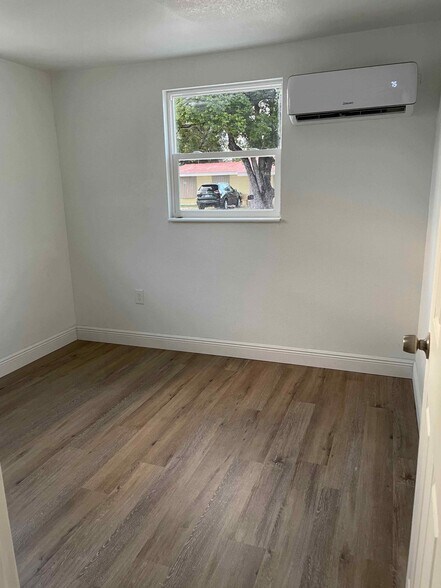 Building Photo - 3902 W Sligh Ave