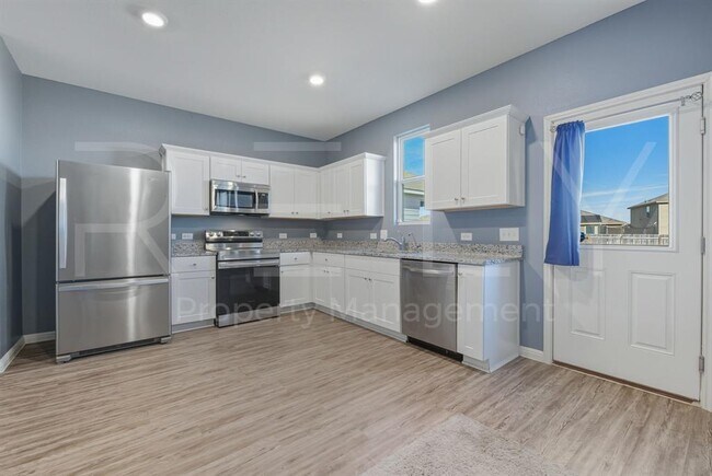 Building Photo - 220 Wonderful Life Way