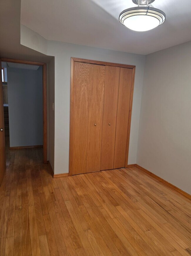 Building Photo - 812 Leeds Ln