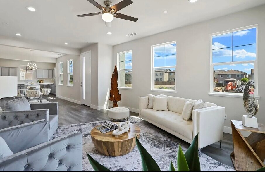 Building Photo - 1673 Bella Lago Dr