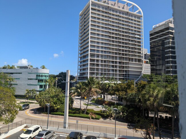 Building Photo - 2715 Tigertail Ave