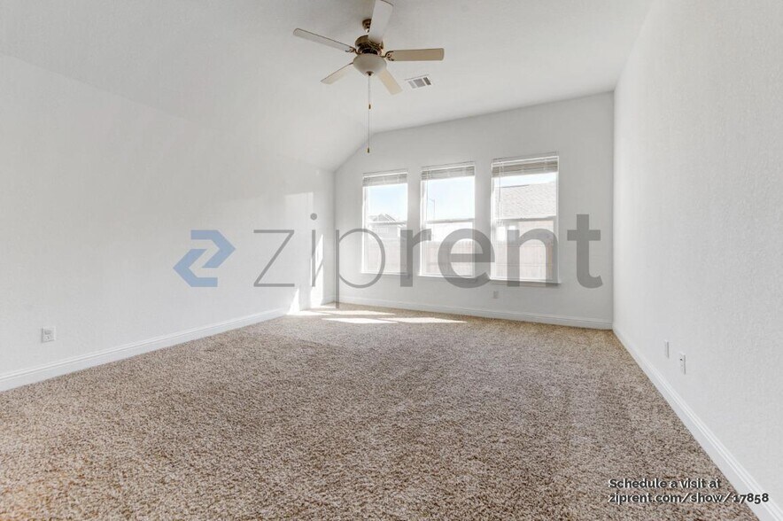 Building Photo - Unit