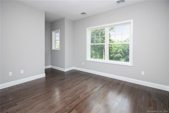 Building Photo - 35 Ringgold St