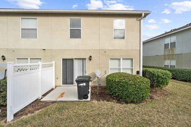 Building Photo - Gated Community