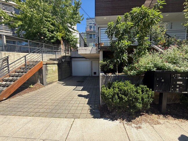 Building Photo - North Capitol Hill Townhome