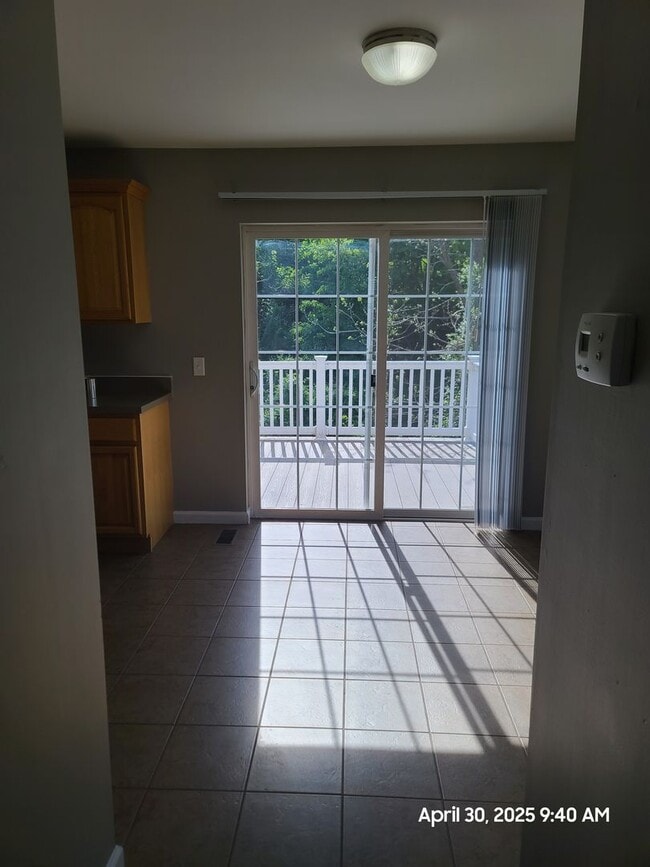 Building Photo - End Unit Town Home in Waynesboro, PA!