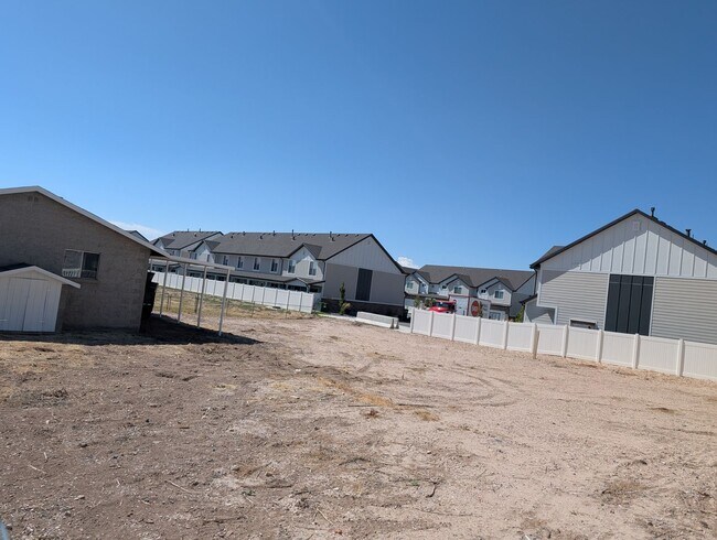 Building Photo - July FREE! Renovated 5-Bed Home + Optional...