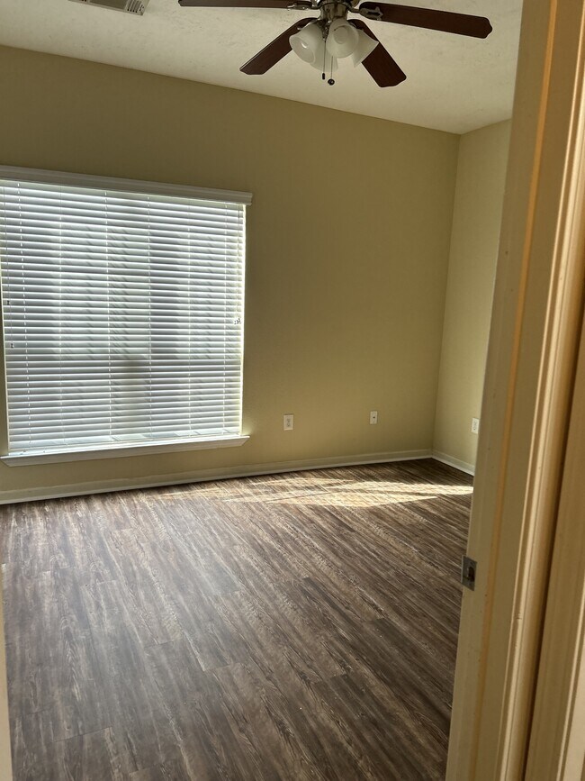 Building Photo - 24768 Penny Ln