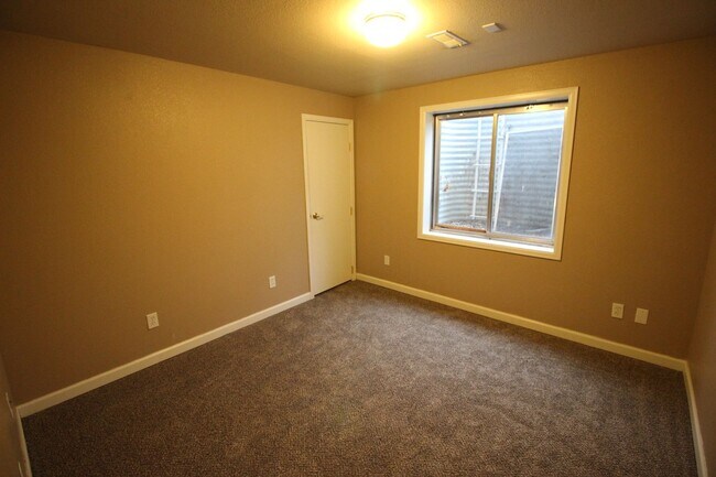 Building Photo - Nice Home with Finished Basement in South Loveland