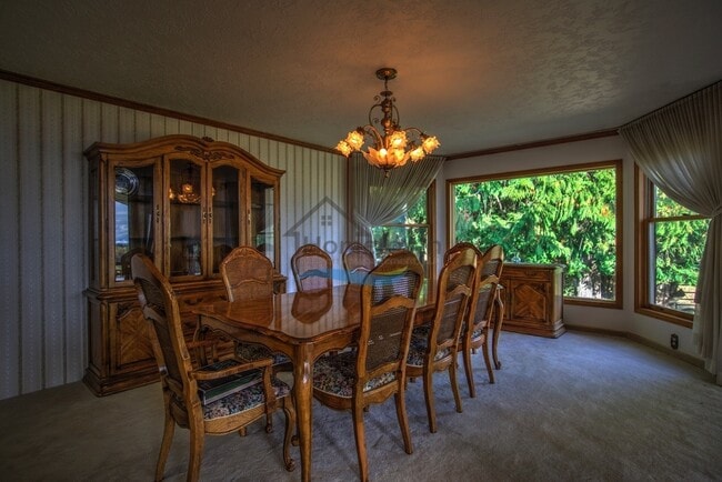 Building Photo - Custom Country Home With Spectacular Views...
