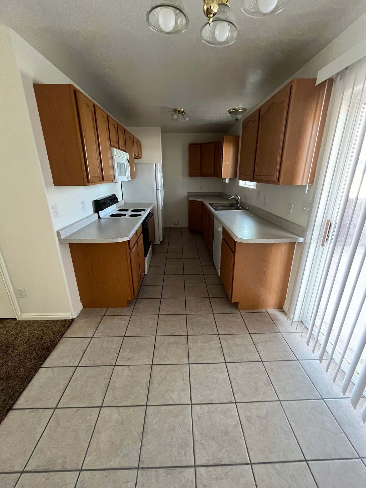 Building Photo - 261 E 170 N
