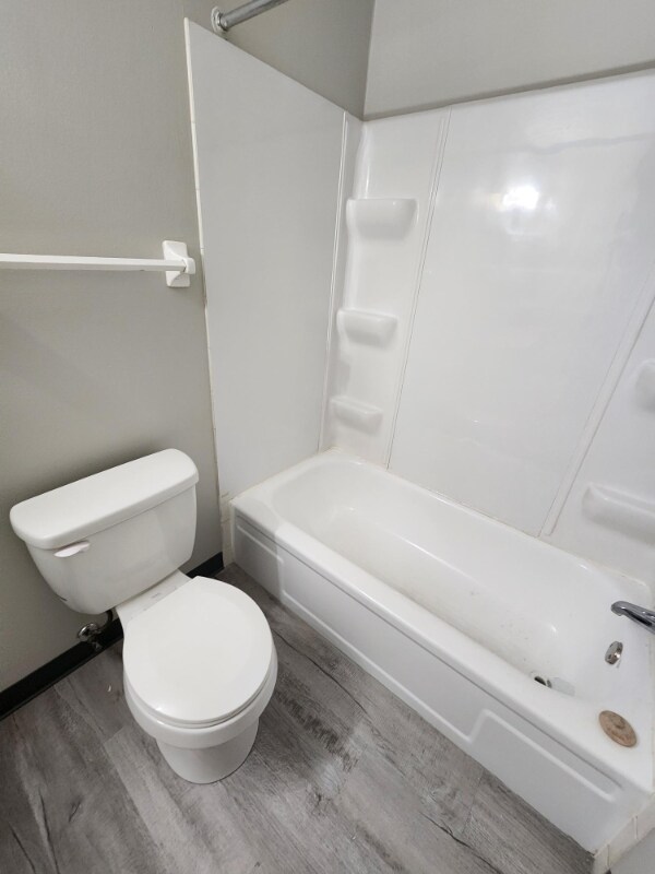 Building Photo - 1103 W Maple St