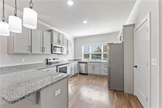 Building Photo - 923 NE Hts Ln