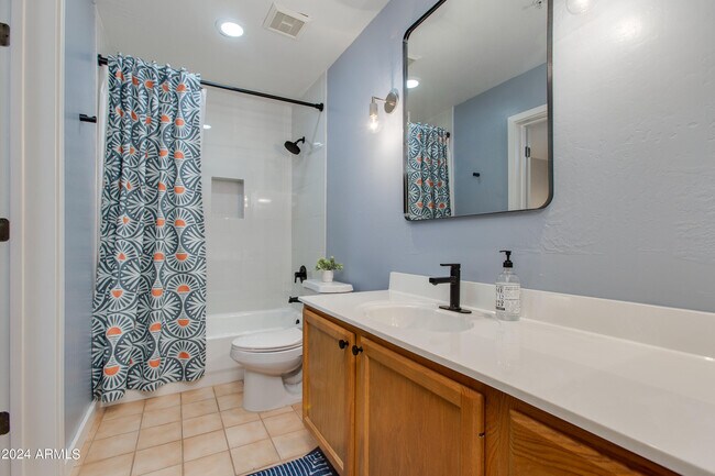 Building Photo - 2647 N Miller Rd