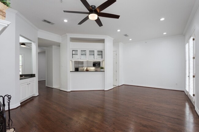 Building Photo - Gorgeous Mediterranean-style condo located...