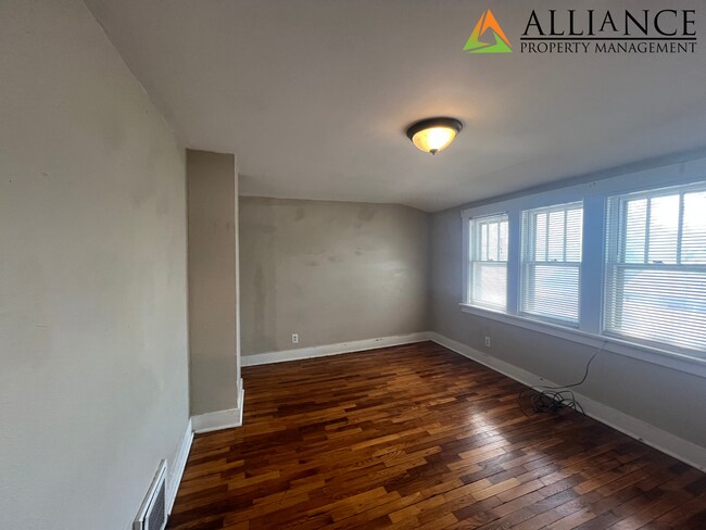 Building Photo - Charming 3 Bed  w/ Bonus Room Home ~ Great Location!