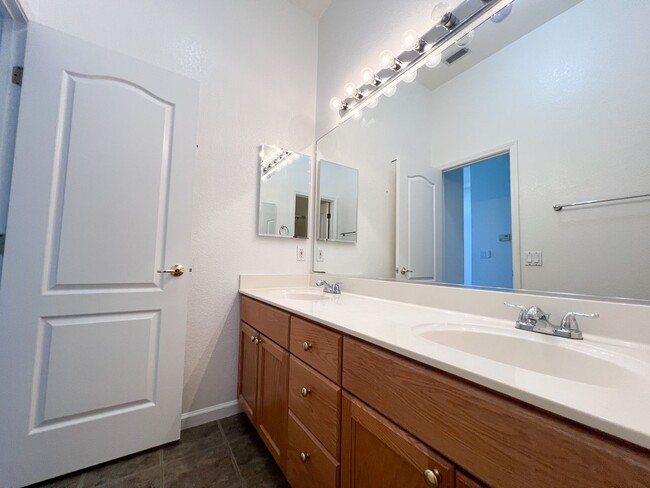 Building Photo - Laguna West 4 Bed, 2 Bath Home