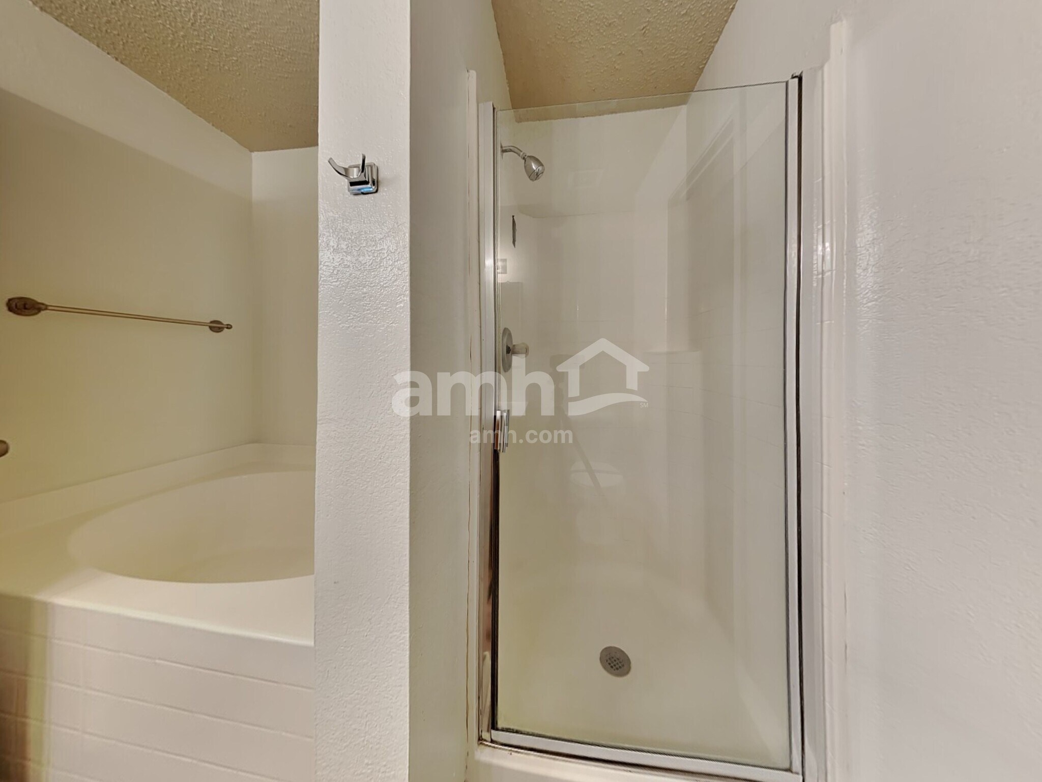 Building Photo - 5205 Bedfordshire Dr