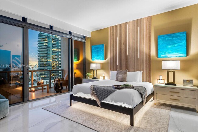 Building Photo - 2201 Collins Ave