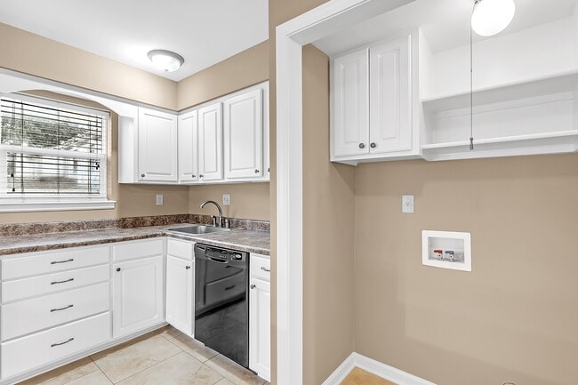 Building Photo - 7523 Bavarian Dr
