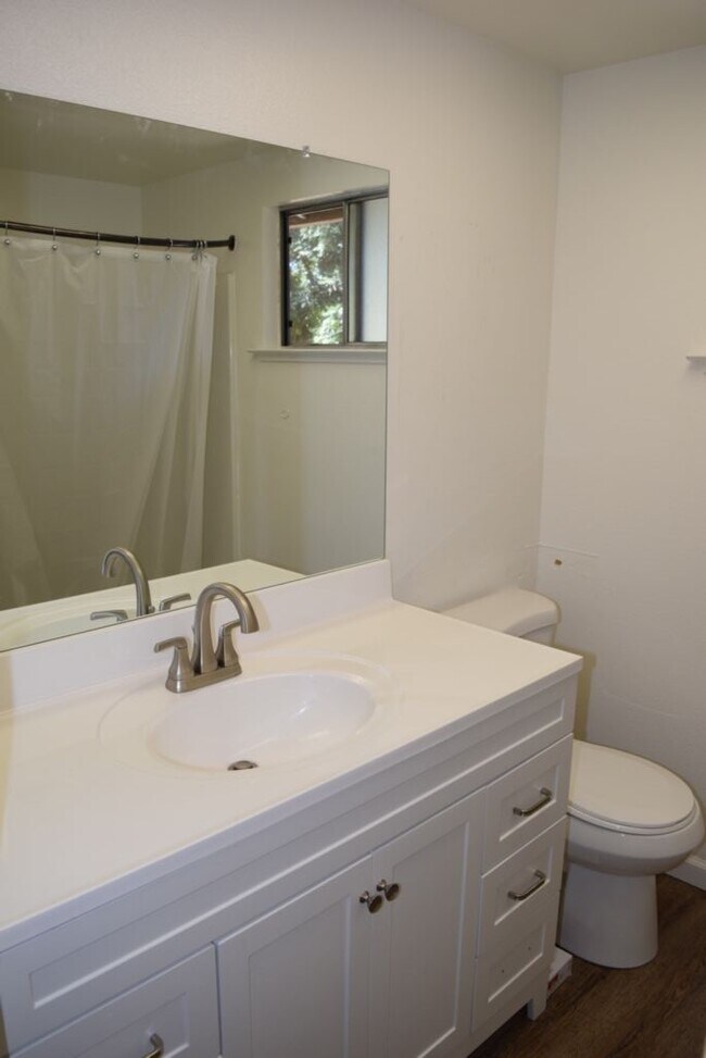 Building Photo - 6051 Roloff Way