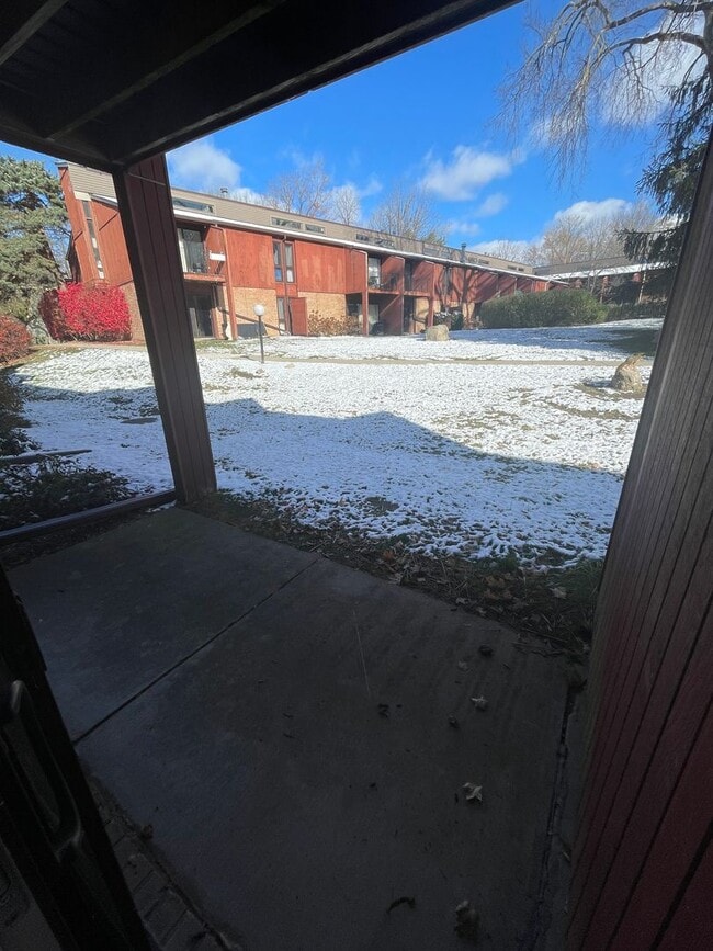 Building Photo - Two-Bed in Independence Condominium | Early Move-in Option!