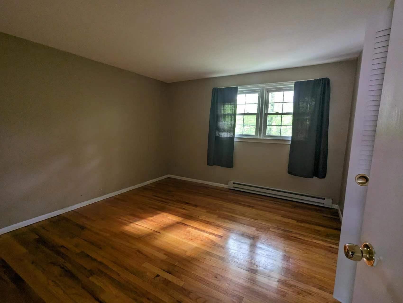 Building Photo - 262 Robin Ln