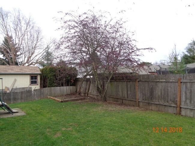 Building Photo - 1130 SW Fleishauer Ln