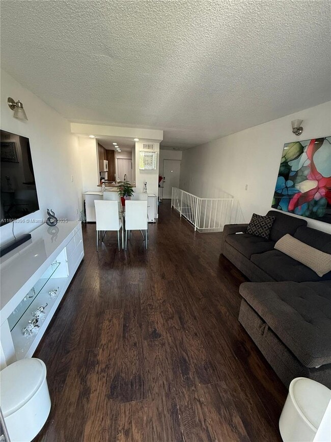 Building Photo - 9220 Fontainebleau Blvd